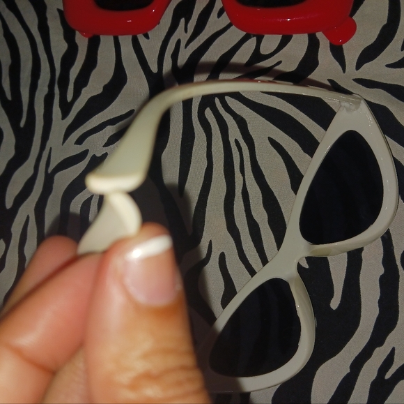 Bundle of Women Fashion cat ese & square  frame sunglasses - Picture 10 of 10